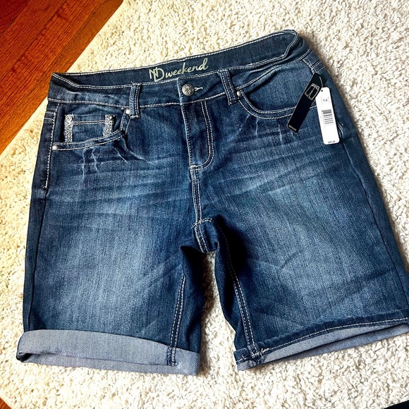 WOMENS NEW DIRECTIONS WEEKEND DENIM SHORTS SIZE 10 NWT - Picture 1 of 13